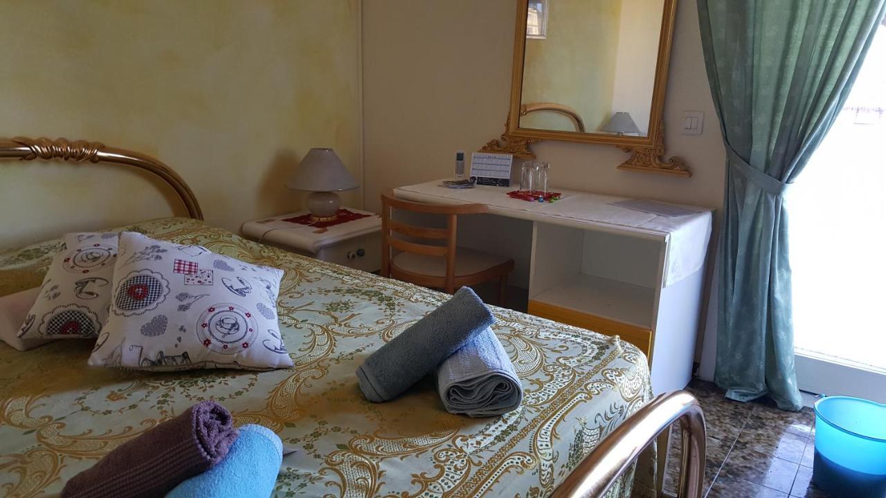B&B United States Of Europe คาตาเนีย ภายนอก รูปภาพ