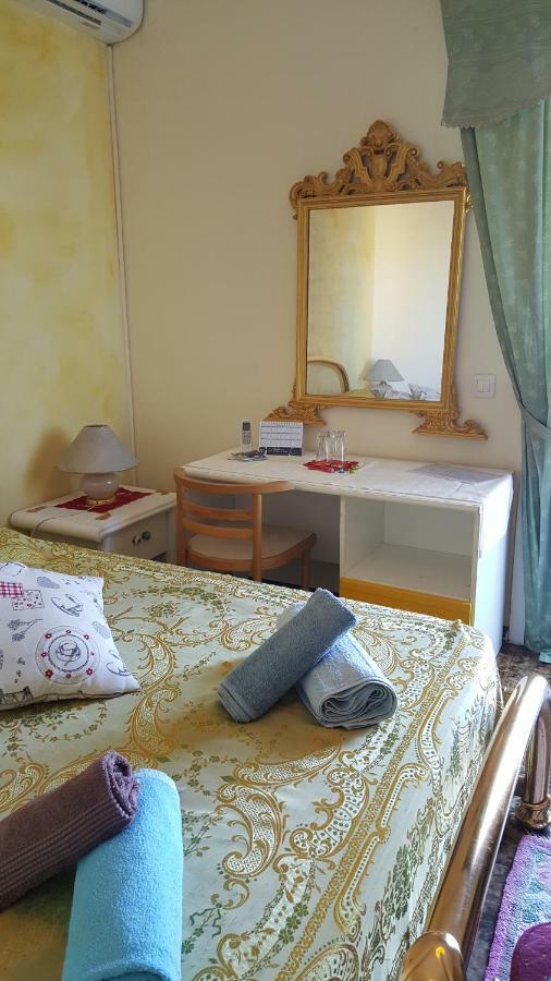 B&B United States Of Europe คาตาเนีย ภายนอก รูปภาพ