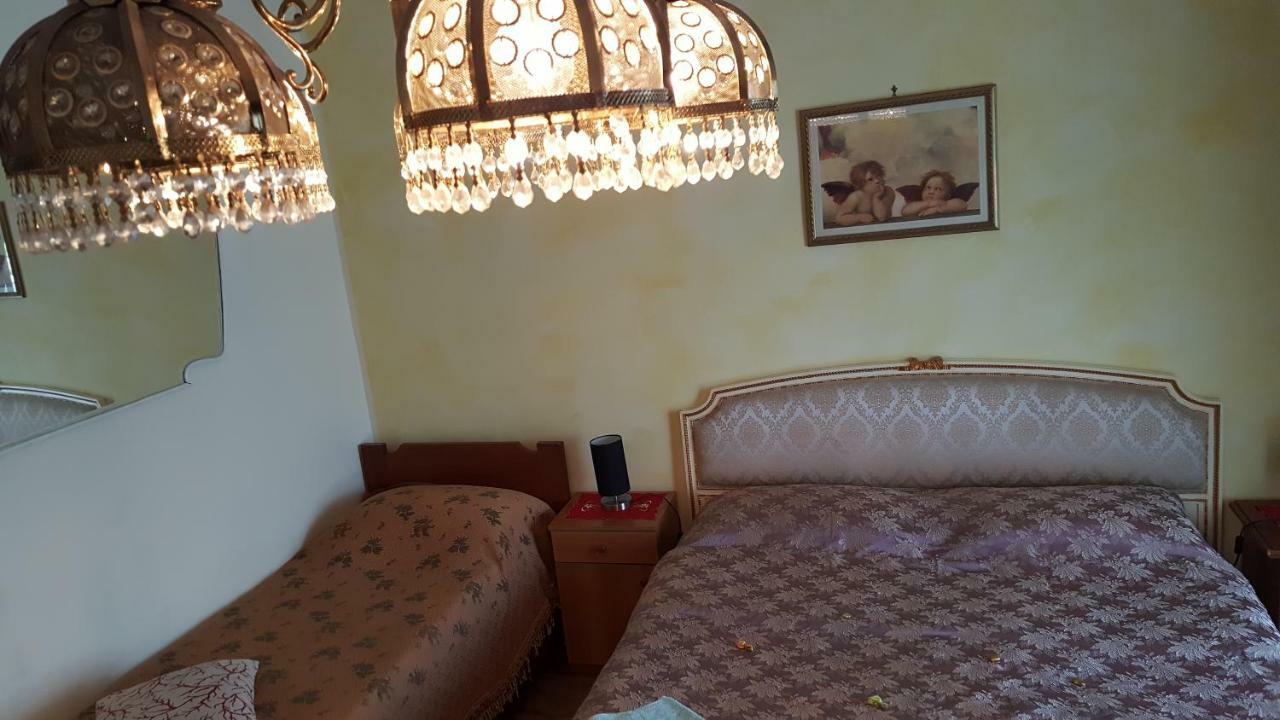 B&B United States Of Europe คาตาเนีย ภายนอก รูปภาพ